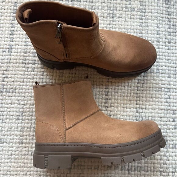 NEW UGG Skyview Classic Pullon Waterproof Boot 10 - Picture 1 of 5